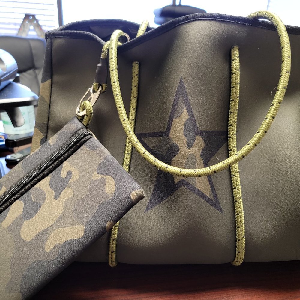 Neoprene purse used 2xs